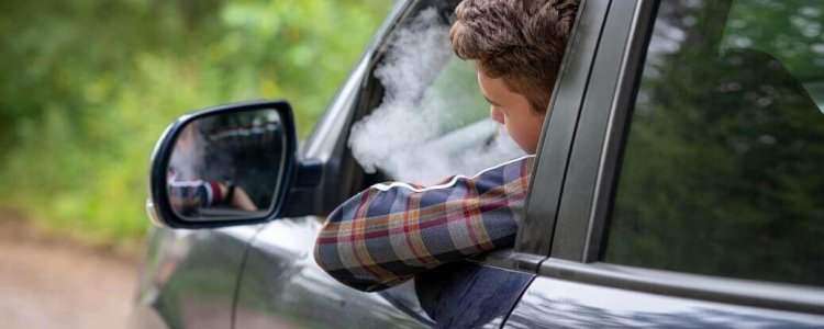 outdoors-car-smoke-steam-young-man-lifestyle-cigarette-driver_t20_BaEE6r (1)